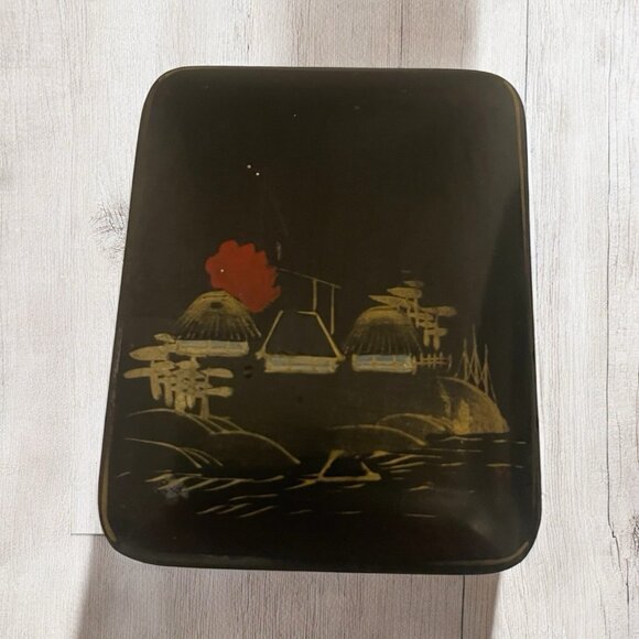 Small Vintage Japanese Black Lacquer Trinket Box - Picture 1 of 12